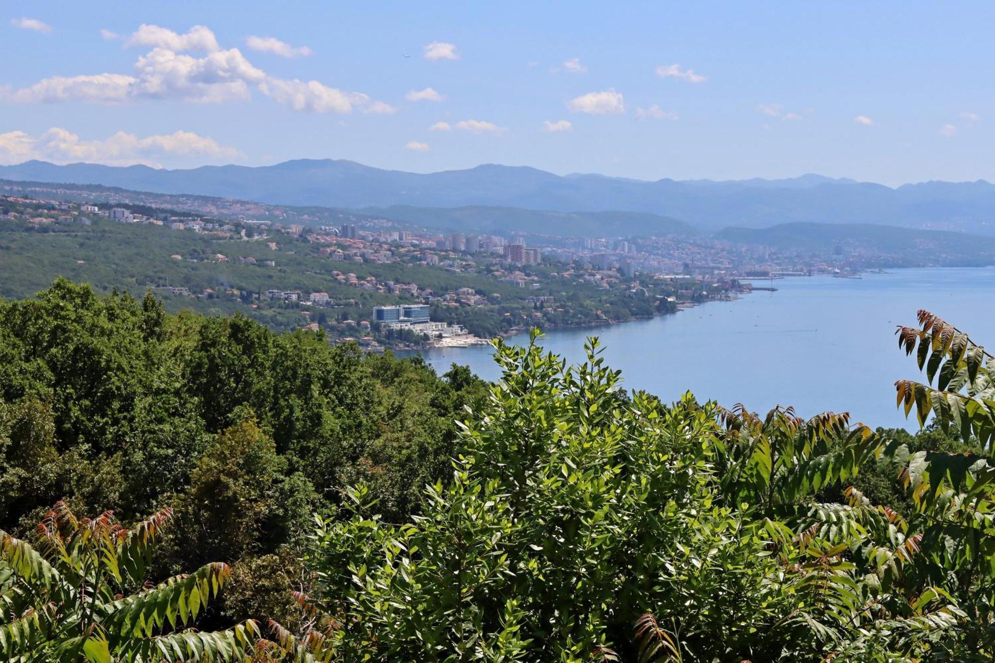 Apartments with a parking space Opatija - Pobri, Opatija - 7813 Matulji Bagian luar foto